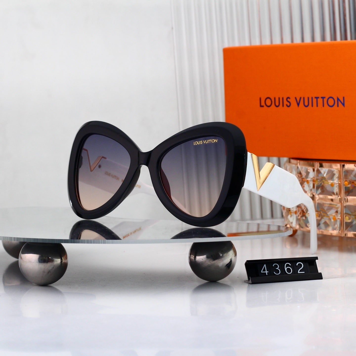 Louis vuitton Cat Eye Sunglasses 4362 Cat-Eye