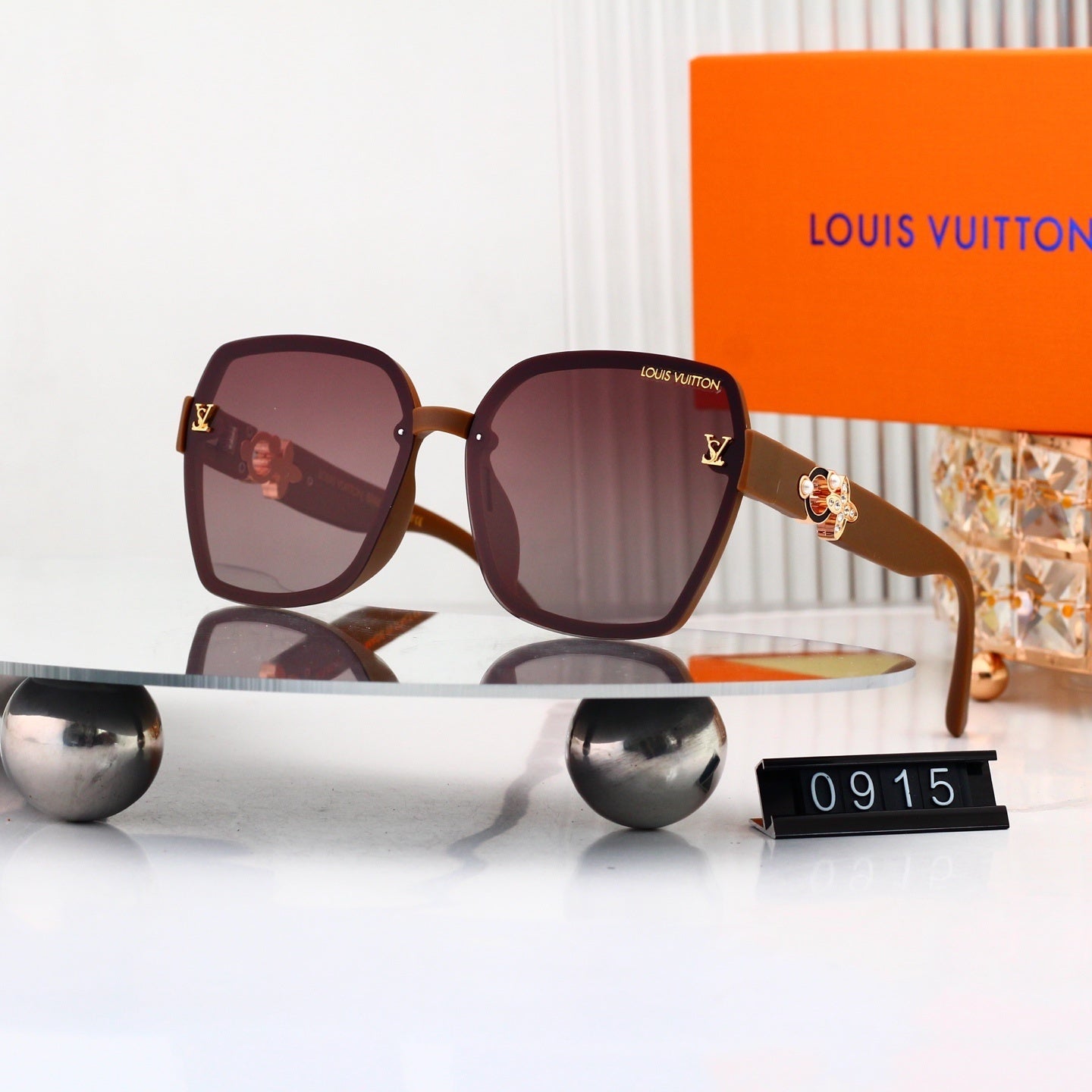 Louis vuitton Oversized Sunglasses with Diamond Flower  0915 Butterfly